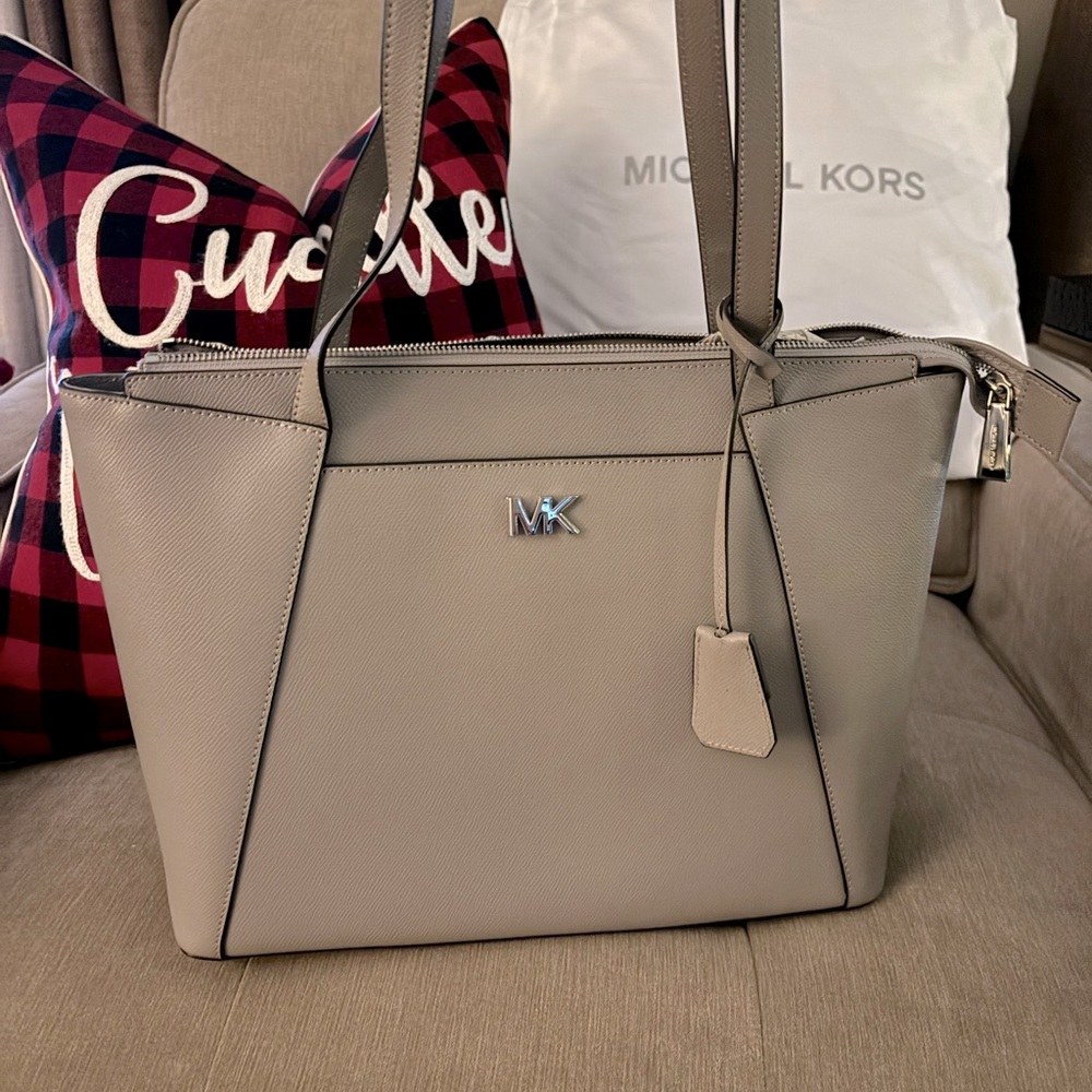 BRAND NEW never used, gray leather Michael Kors tote/handbag and storage bag.